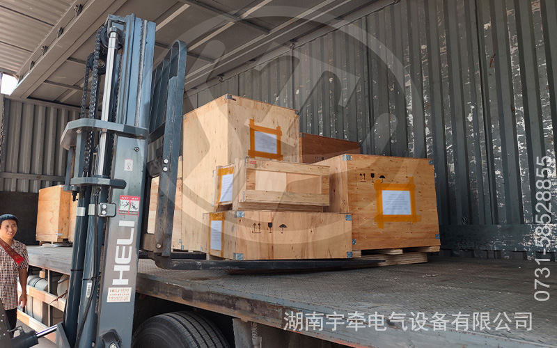 礦用湘潭電機車配件出口海外 3.jpg